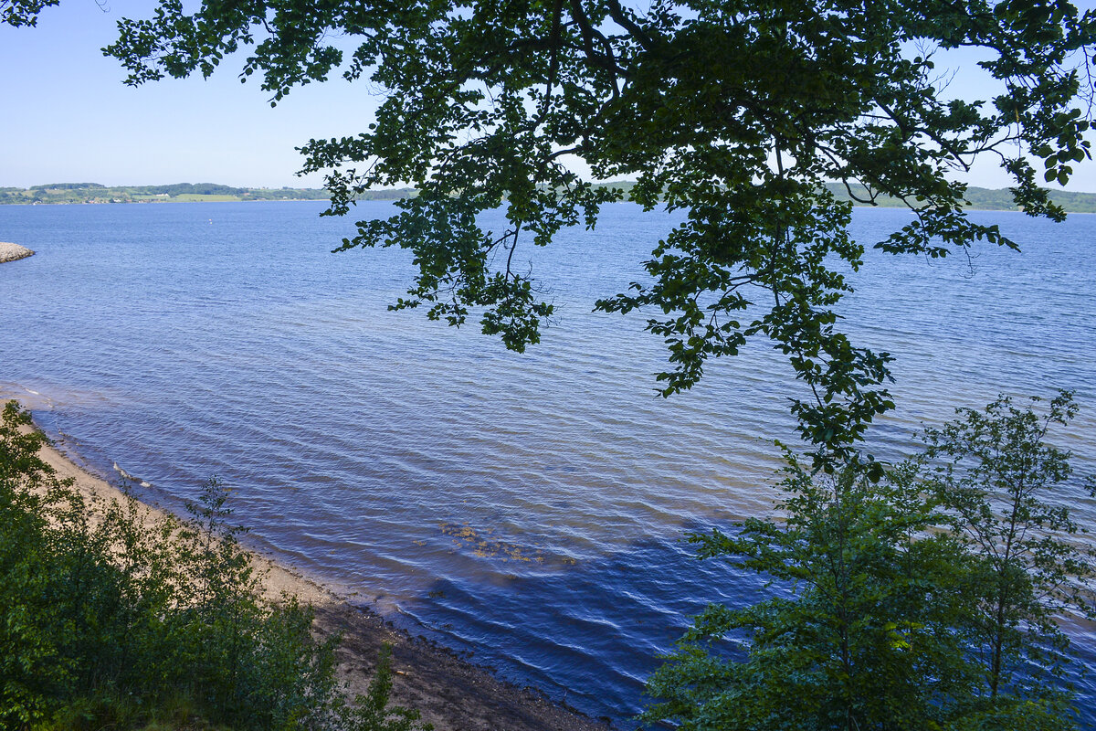 Blick auf Vejle Fjord von Brejning. Aufnahme: 5. Juni 2022.