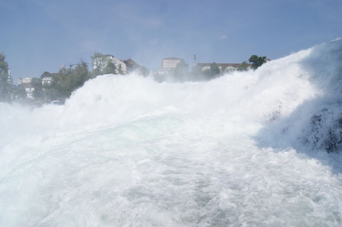 Blick von der Aussichtsplattform auf den Rheinfall (09.08.2015)