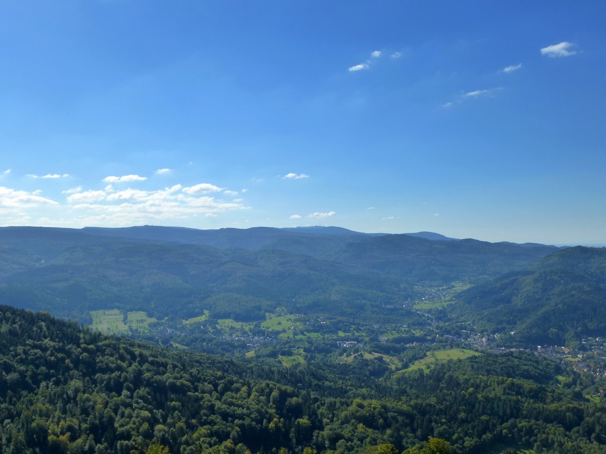 Blick vom Aussichtsturm auf dem Merkur ins Oostal mit der Ortschaft Lichtental, Stadtteil von Baden-Baden, Sept.2015