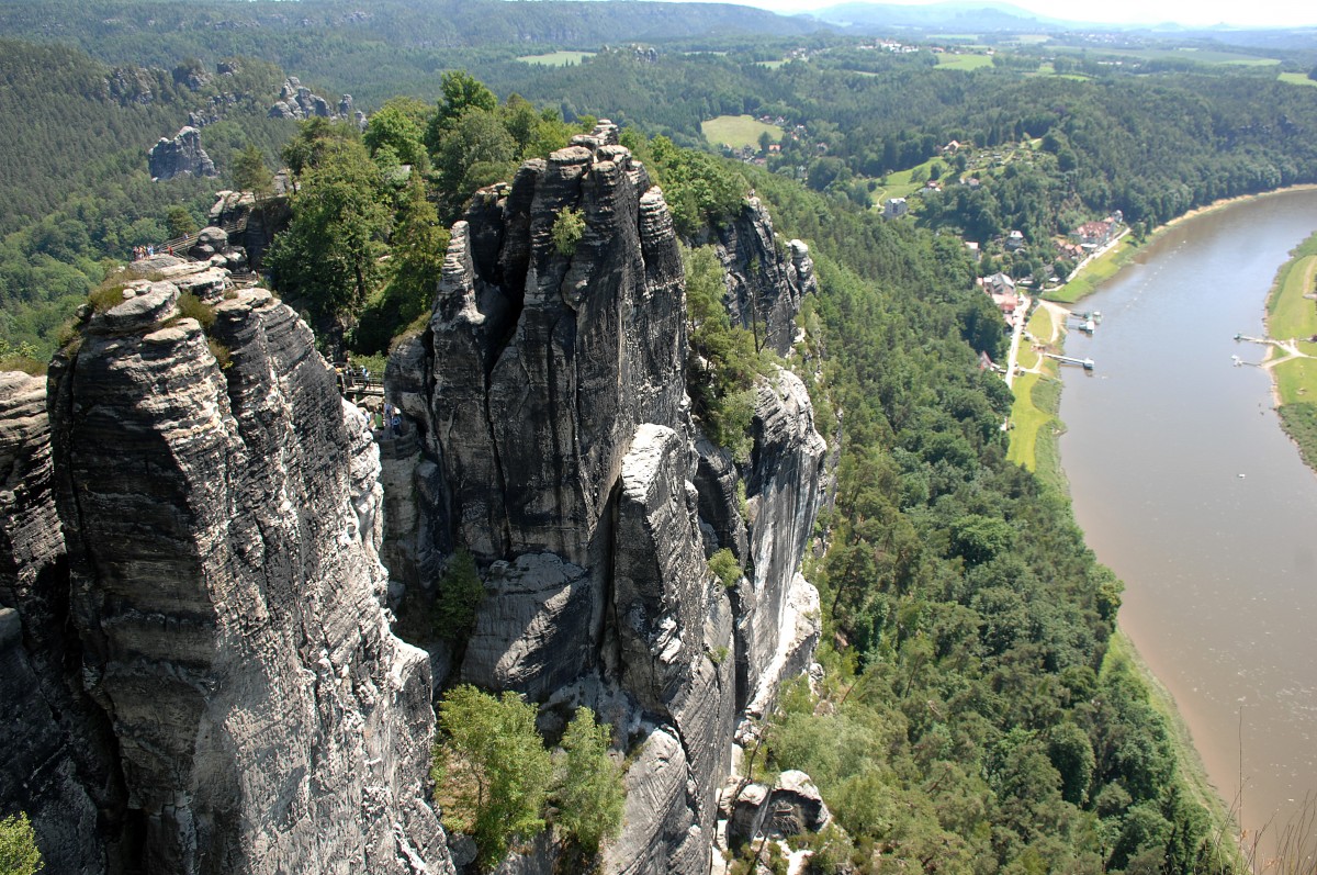 Blick vom Basteiaussicht in der Sächsischen Schweiz. Aufnahme: Juni 2014.