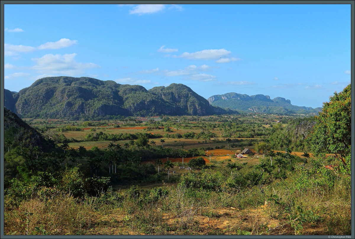 Blick von den Bergen auf den östlichen Teil des Viñales-Tals. (20.03.2017)