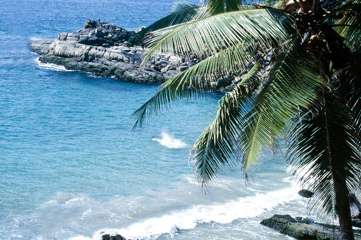 Blick vom Boulders bei Kovalam. Bild vom Dia. Aufnahme: Dezember 1988.