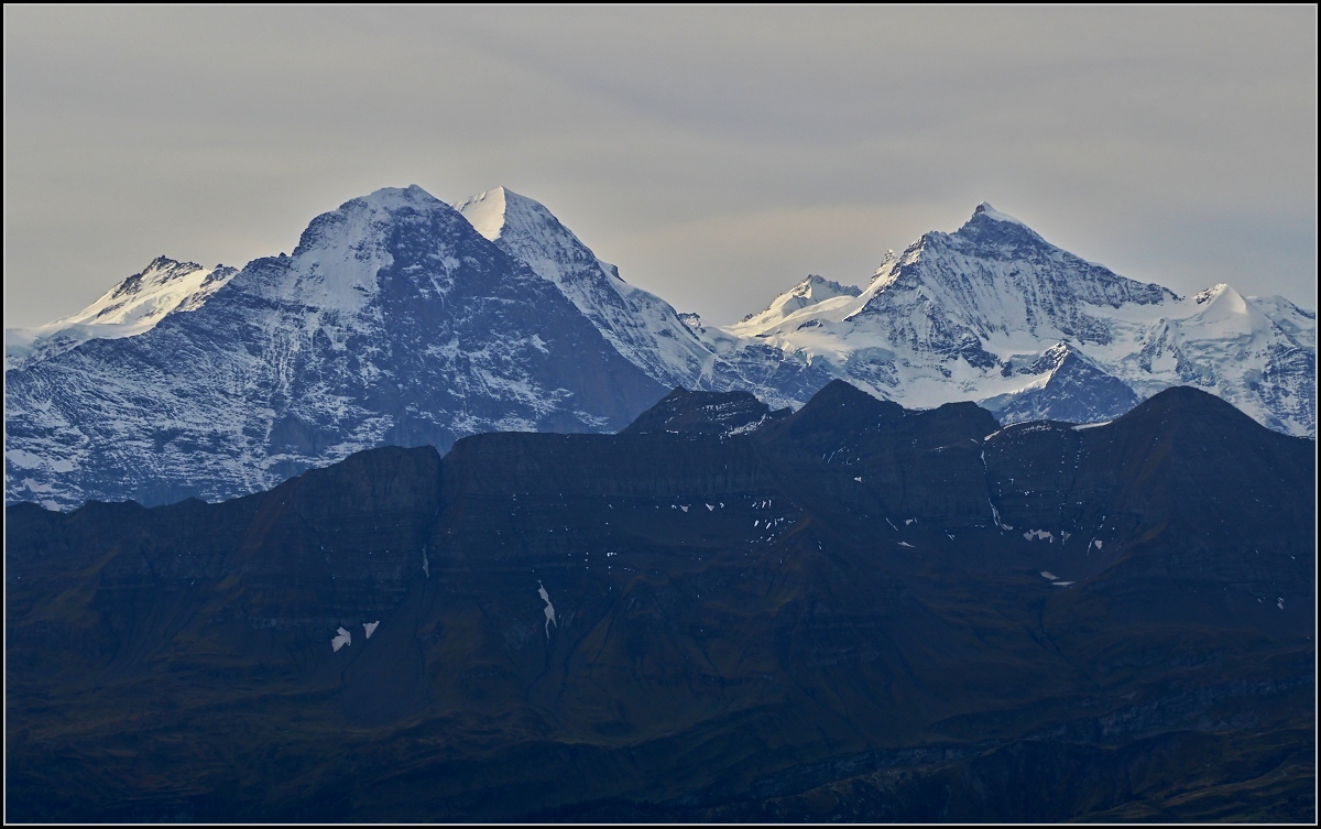 Blick vom Brienzer Rothorn auf drei Altbekannte und eine berhmte Schattenseite. Herbst 2013.