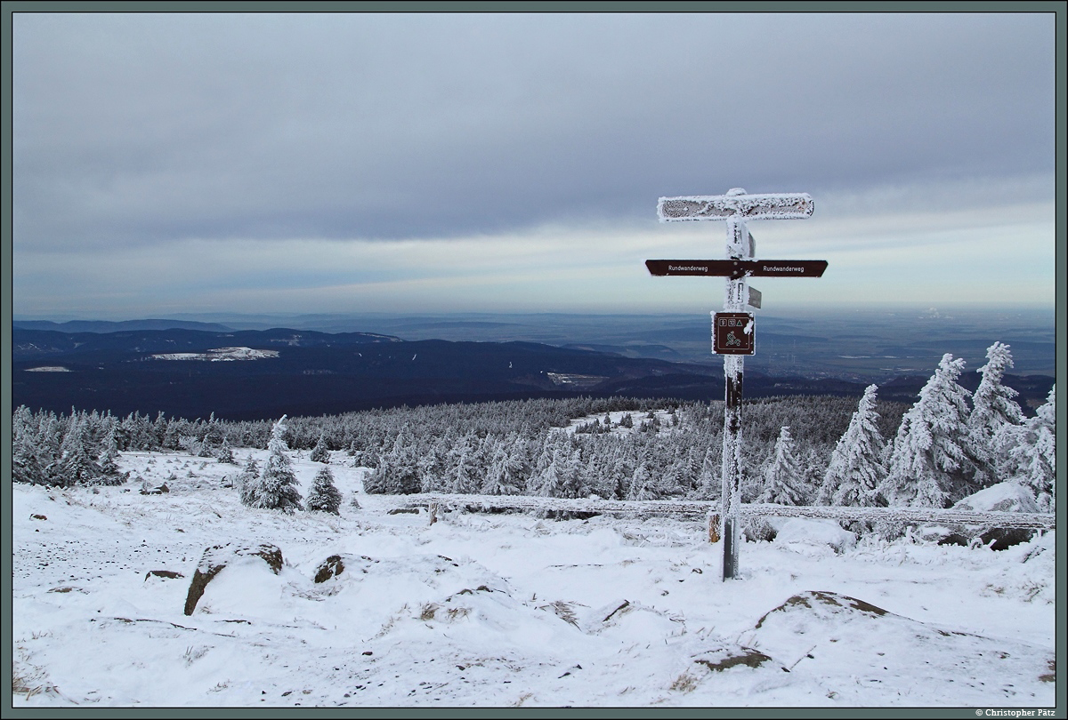 Blick vom Brocken auf Bad Harzburg (rechts), Goslar und das nördliche Harzvorland. (27.12.2014)