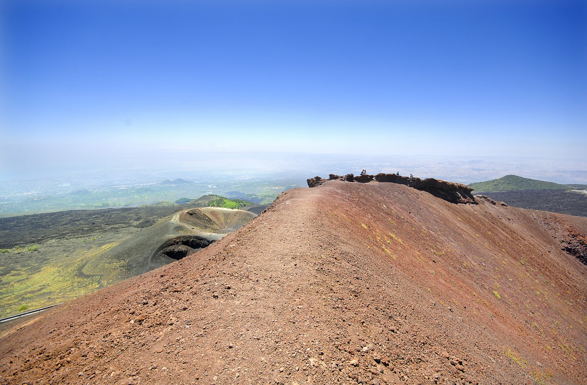 Blick vom Crateri Silvestri superiori (2001 Meter) in südlicher Richtung. Aufnahme: Juli 2013.