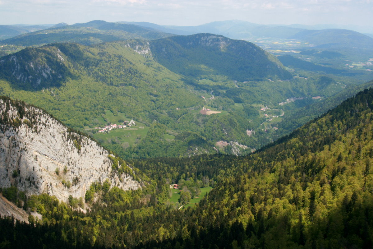 Blick vom Creux-du-Van zur Gorges Areuse; 17.05.2014