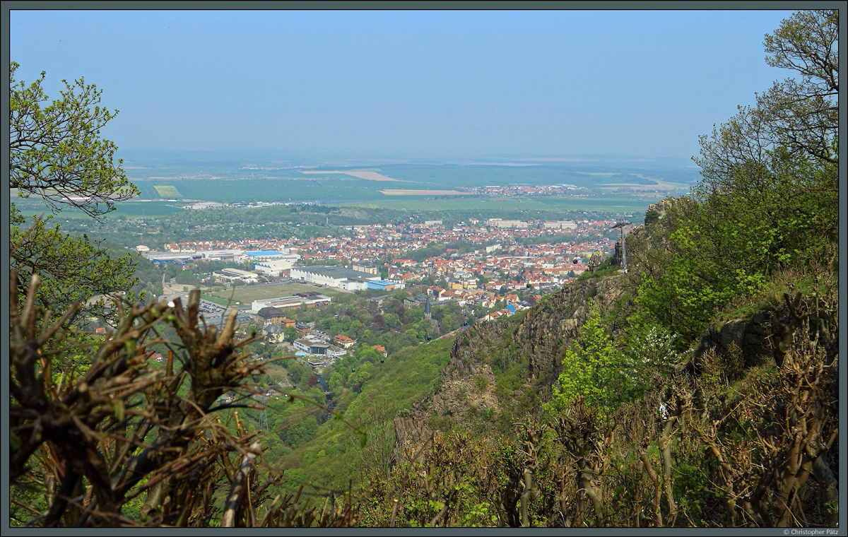 Blick vom Hexentanzplatz auf die Stadt Thale. (21.04.2018)