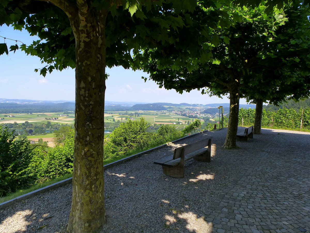 Blick vom Kirchplatz in Buchberg auf die Landschaft am Hochrhein, Juli 2013