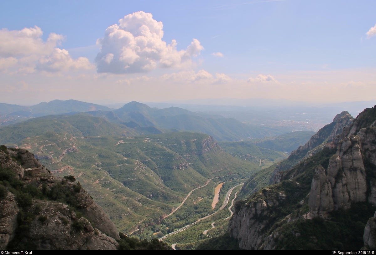 Blick vom Kloster Montserrat (E) auf das hügelige Hinterland von Barcelona.
[19.9.2018 | 13:11 Uhr]