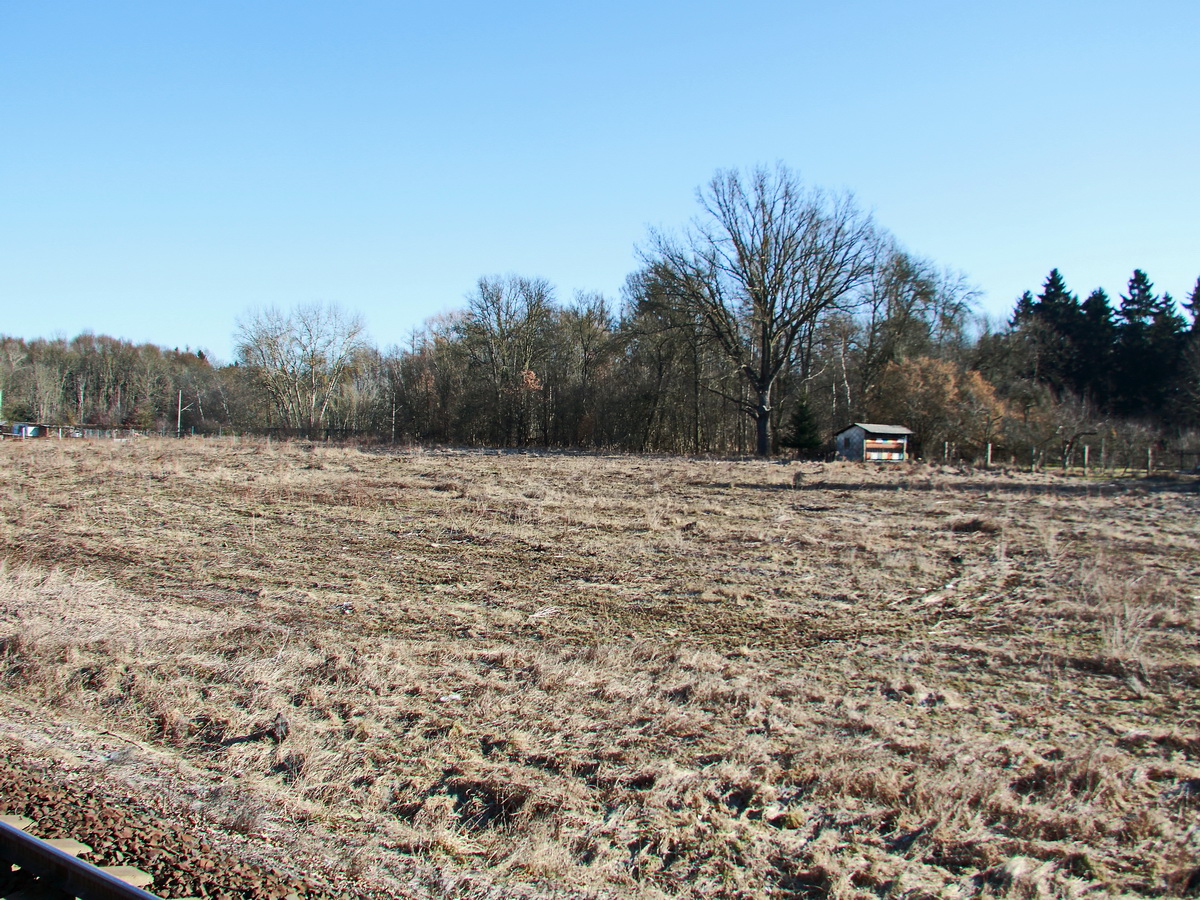 Blick in die Landschaft bei Franzensbad vom Haltepunkt Frantiskovy Lazne Aquaforum am 25. Februar 2018.