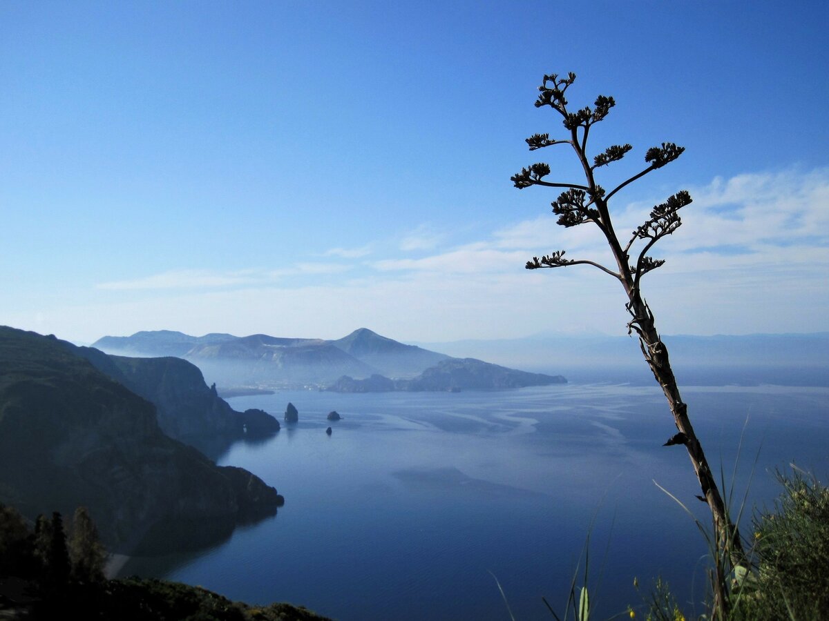 Blick von Lipari zur Vulkaninsel Vulcano am 26.04.18