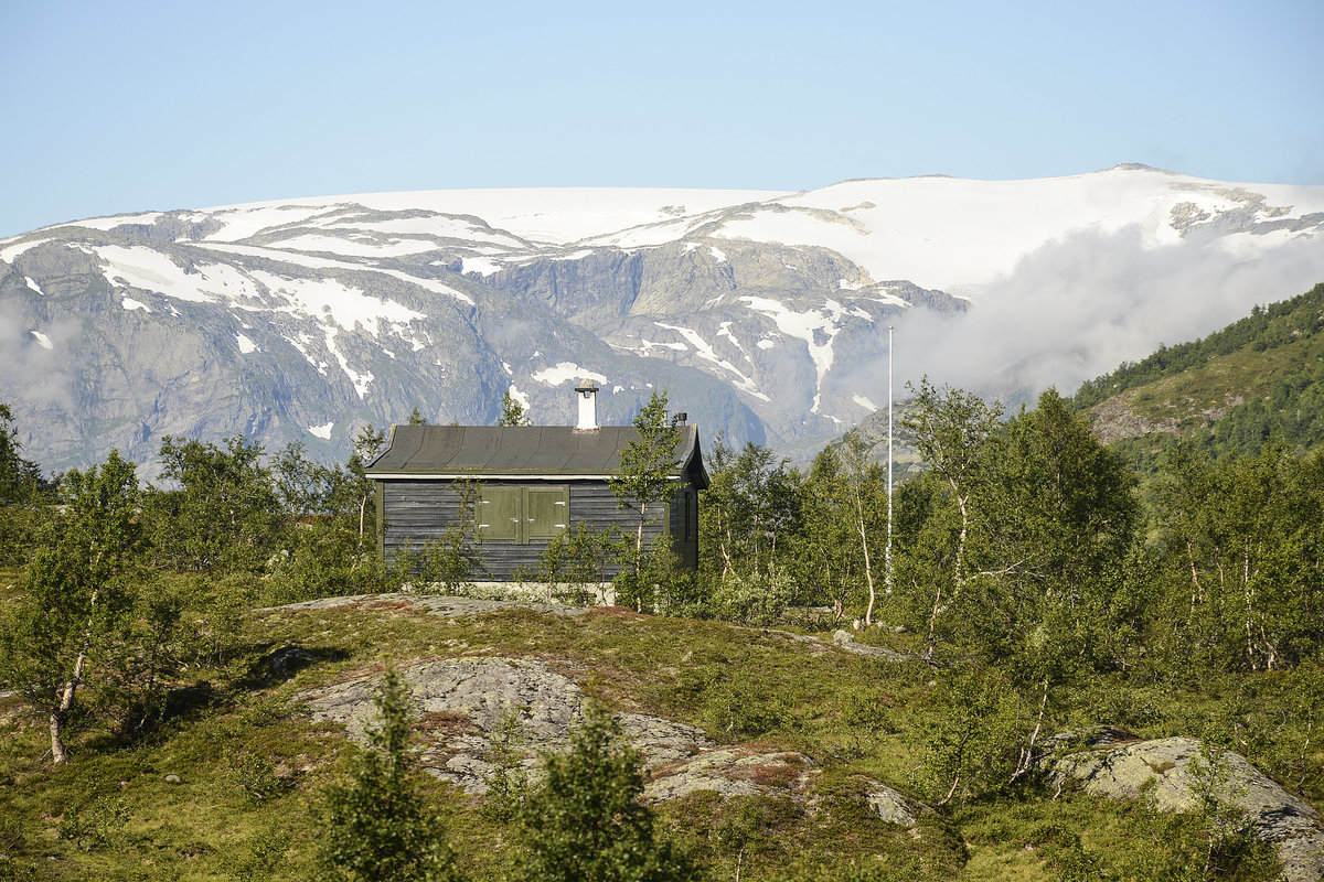Blick von Mågeltopp (nördlich von Skjeggedal) auf Folgedonna Gletscher in Hardanger (Norwegen). Aufnahme: 8. Juli 2018.