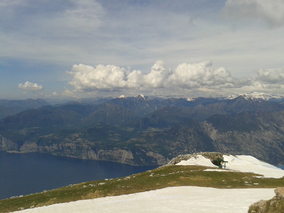 Blick vom Monde Baldo in Richtung gardasee 
Aufgenommen am  20.4.14