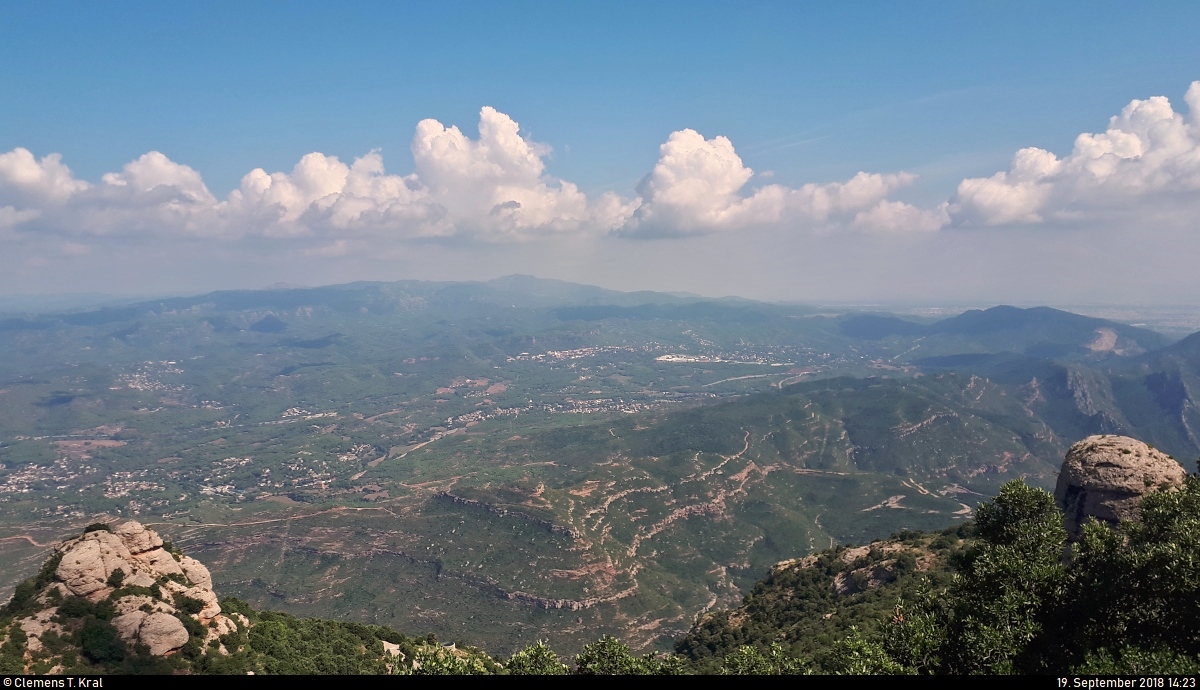 Blick vom Montserrat-Gebirge auf das hügelige Hinterland von Barcelona (E) während einer Wanderung.
[19.9.2018 | 14:23 Uhr]