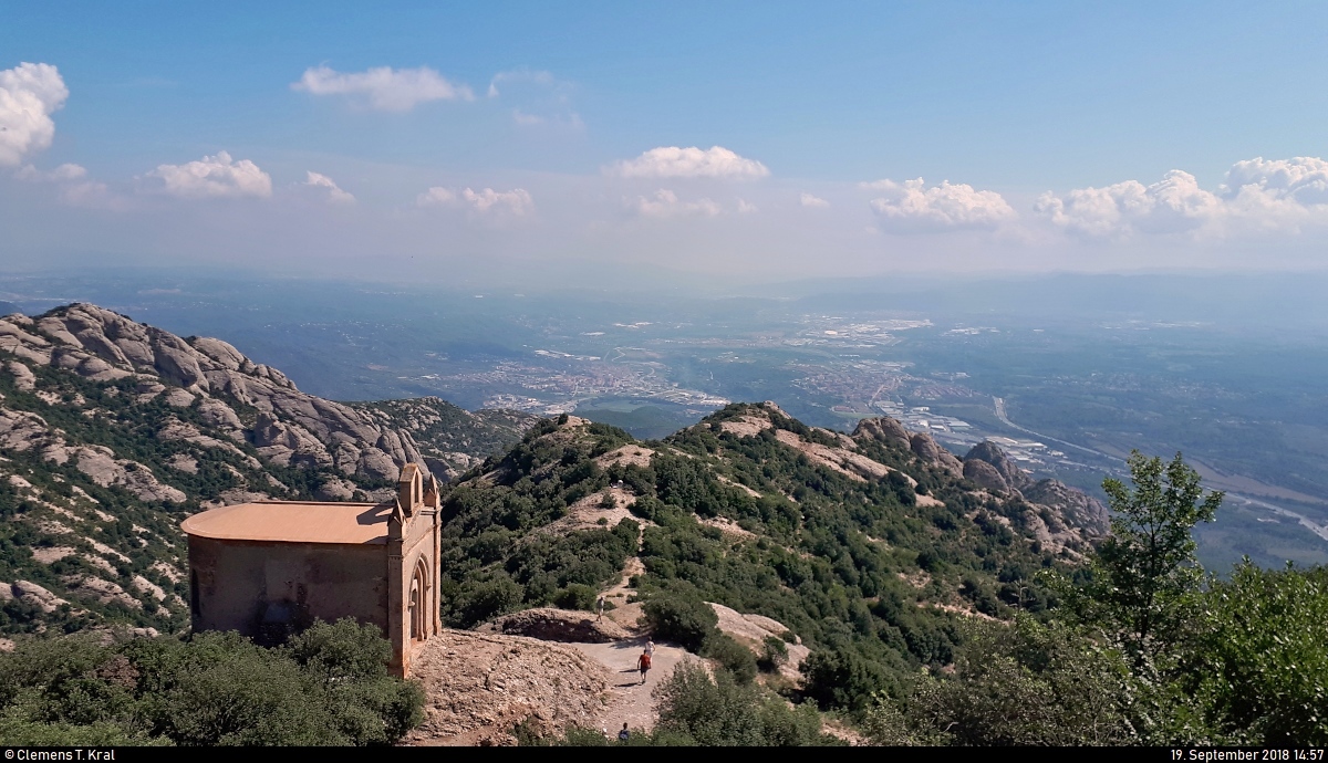 Blick vom Montserrat-Gebirge auf das hügelige Hinterland von Barcelona (E) während einer Wanderung.
[19.9.2018 | 14:57 Uhr]