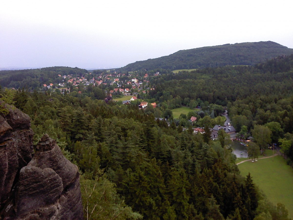 Blick vom Nonnenfelsen auf den Kurort Jonsdorf am 12.06.2011