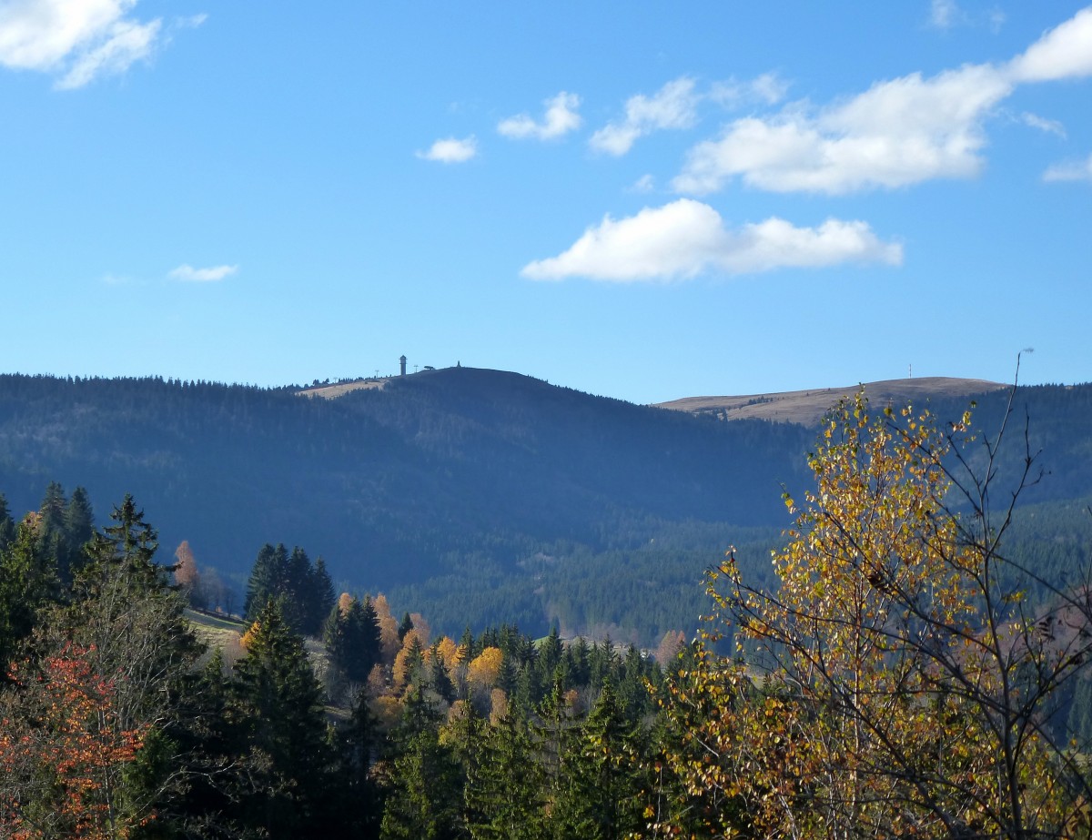 Blick von der Ortschaft Brental zum 1492m hohen Feldberg im Schwarzwald, Nov.2015