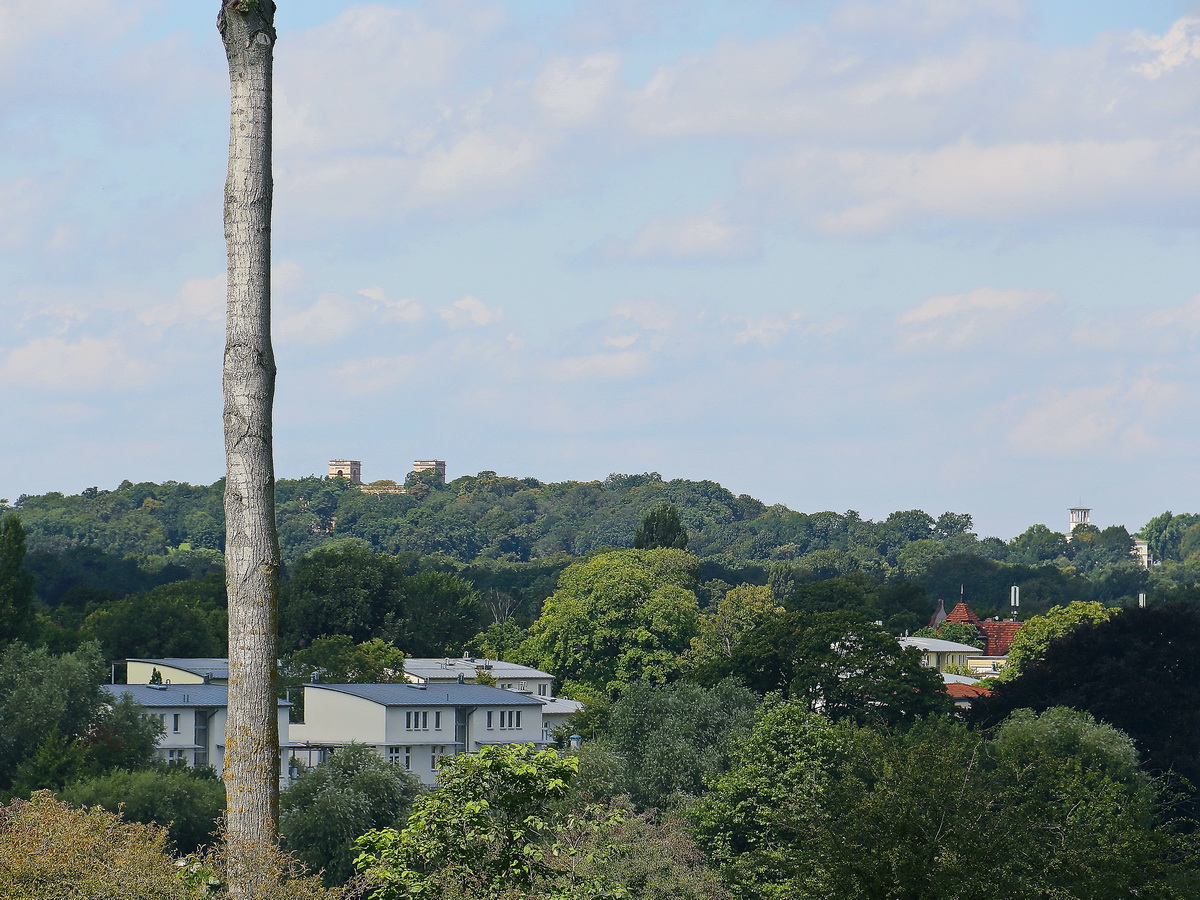 Blick von Parkanlage des Schloss Babelsberg zum Pfingstberg 09. August 2017.