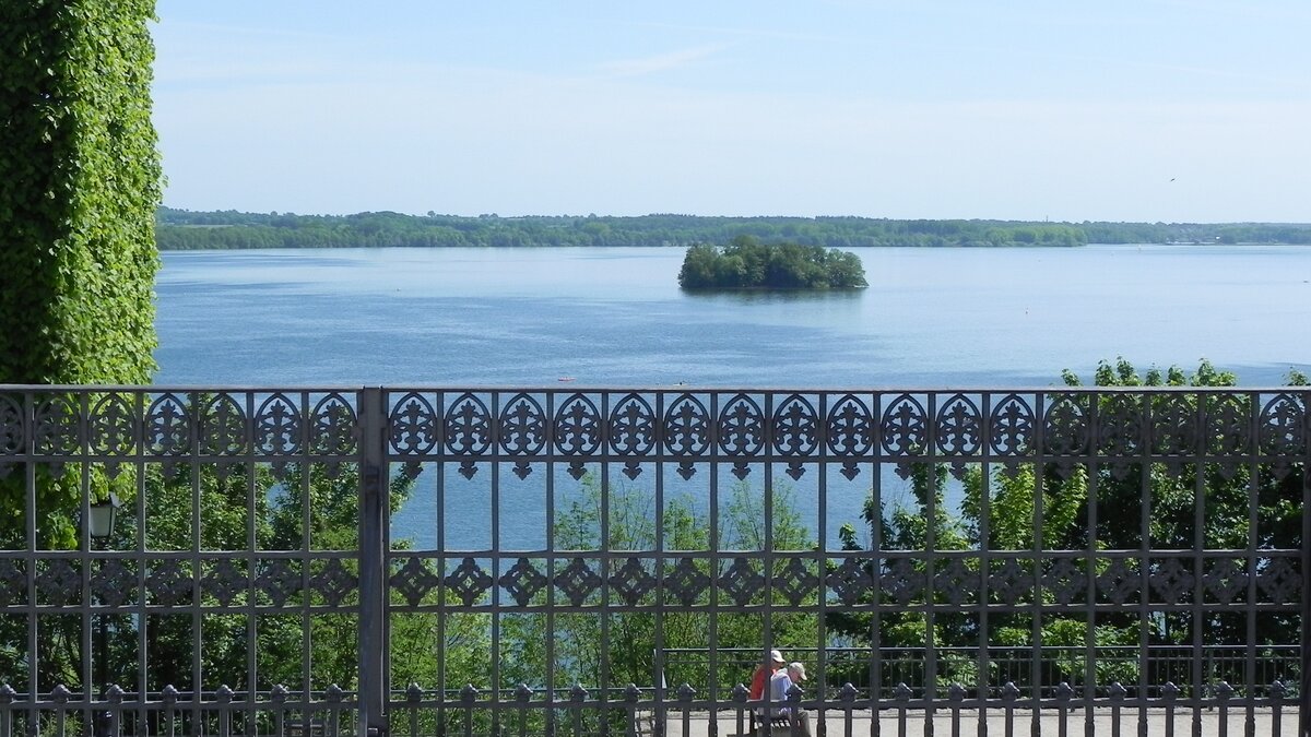 Blick vom Plöner Schloss auf den Plöner See am 29.05.23.