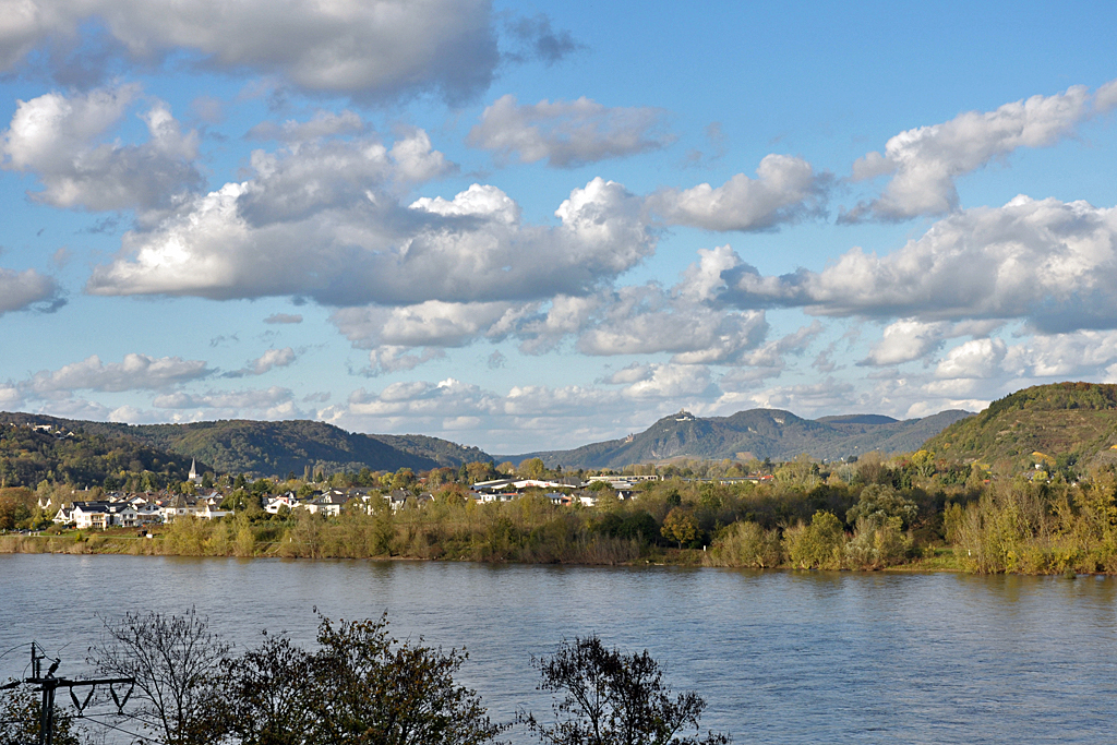 Blick von Remagen (Rheinland-Pfalz) ber den Rhein auf den Westerwald und Siebengebirge - 30.10.2013