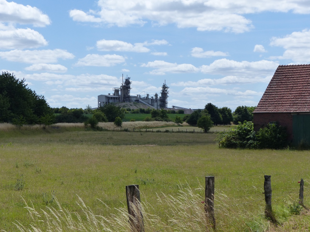 Blick in Rheine=Wadelheim zum Kalkwerk Breckweg, 16.07.2022 