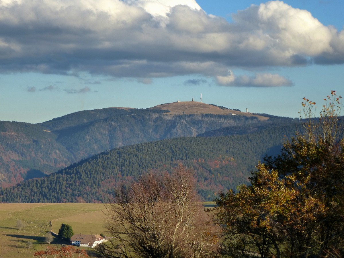 Blick vom Schauinsland zum Feldbergmassiv, dem hchsten Berg im Schwarzwald, Nov.2015