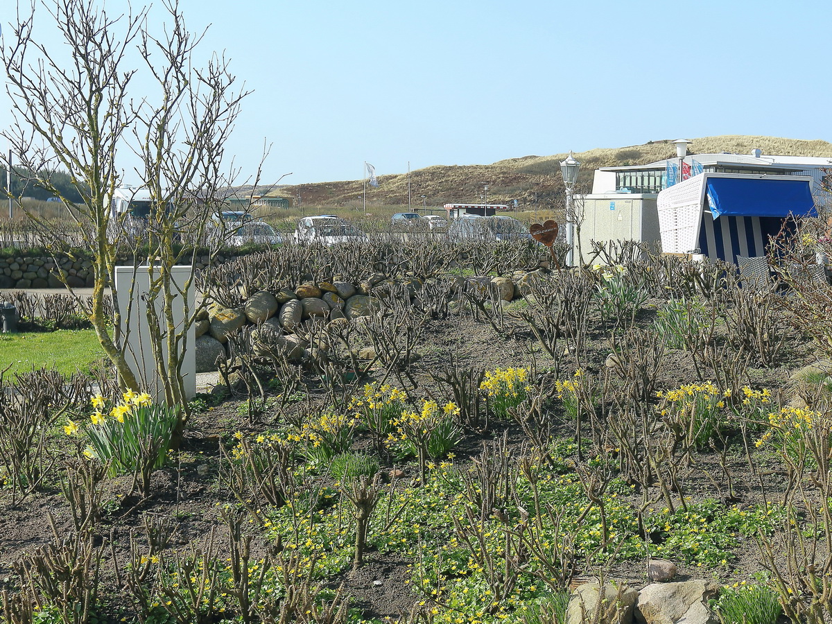 Blick von der Schützenstrasse in Westerland (Sylt) am 19. April 2018 zum Strandübergang 49 (Himmelsleiter)