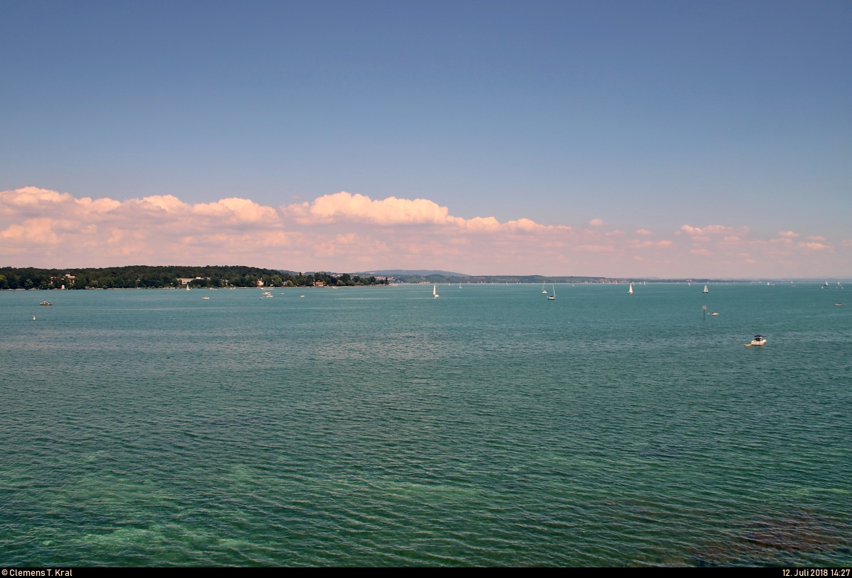 Blick vom Seeburgpark in Kreuzlingen (CH) auf den Bodensee.
[12.7.2018 | 14:27 Uhr]