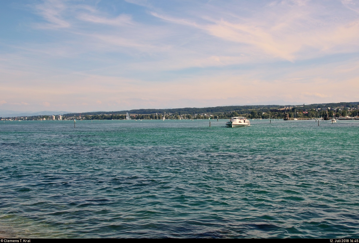 Blick von der Seestraße in Konstanz auf den Bodensee.
[12.7.2018 | 16:45 Uhr]