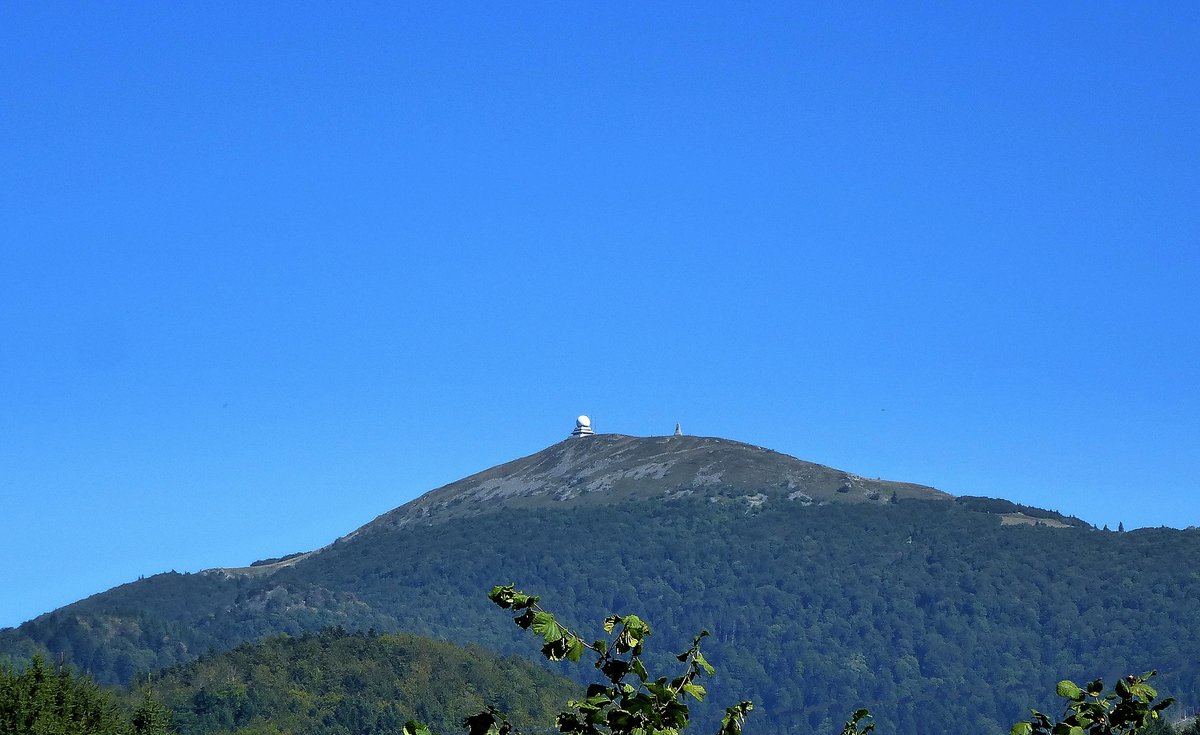 Blick von Sden zum Gipfel des Groen Belchen (Grand Ballon), mit 1424m hchster Berg der Vogesen, Sept.2016