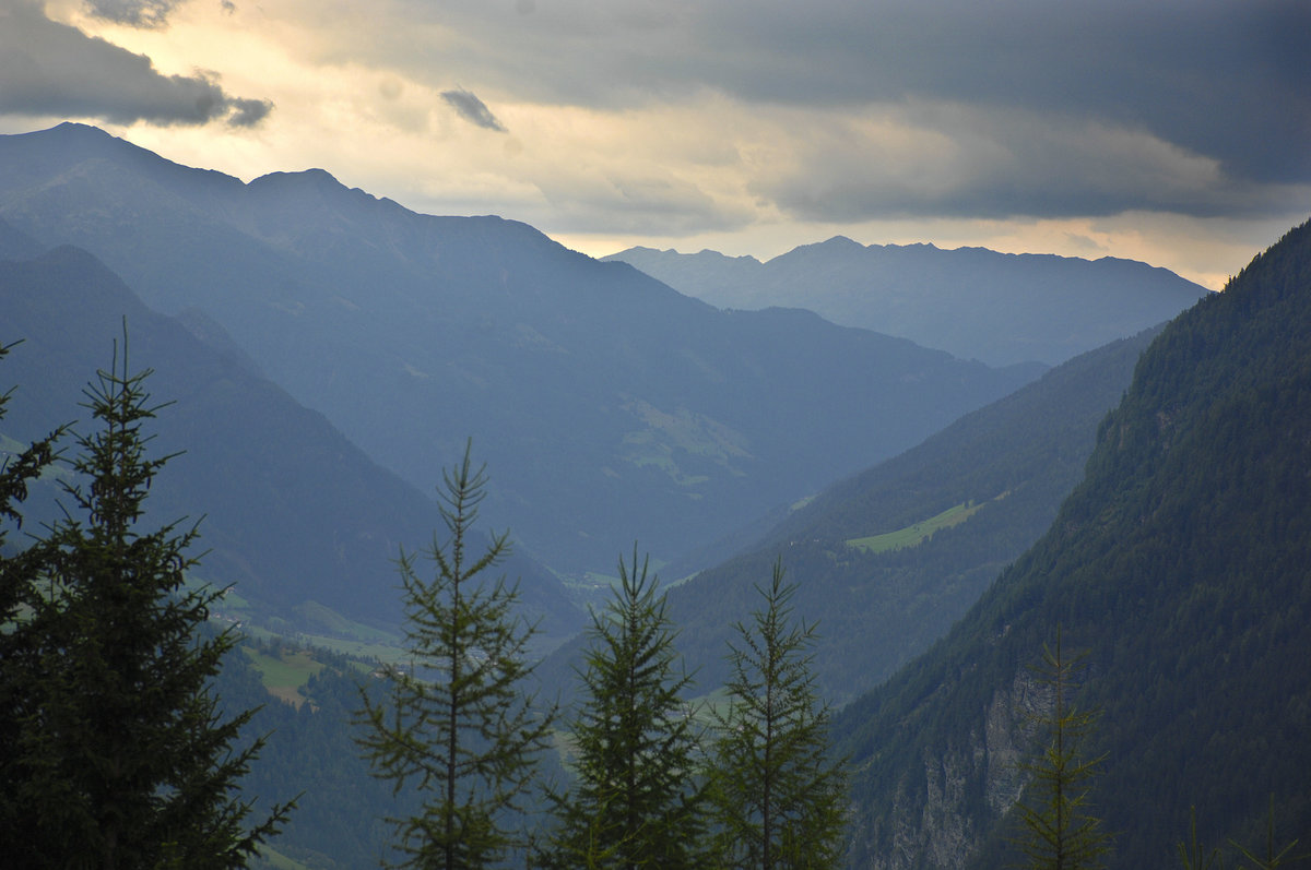 Blick in südlicher Richtung von der Grossglockner Hochalpenstraße-Mautstelle in Heiligenblut. Aufnahme: 4. August 2016.