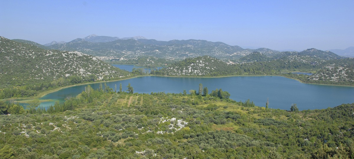 Blick über Pelješac an der dalmatinischen Adriaküste im Süden Kroatiens. Aufnahme: Juli 2009.