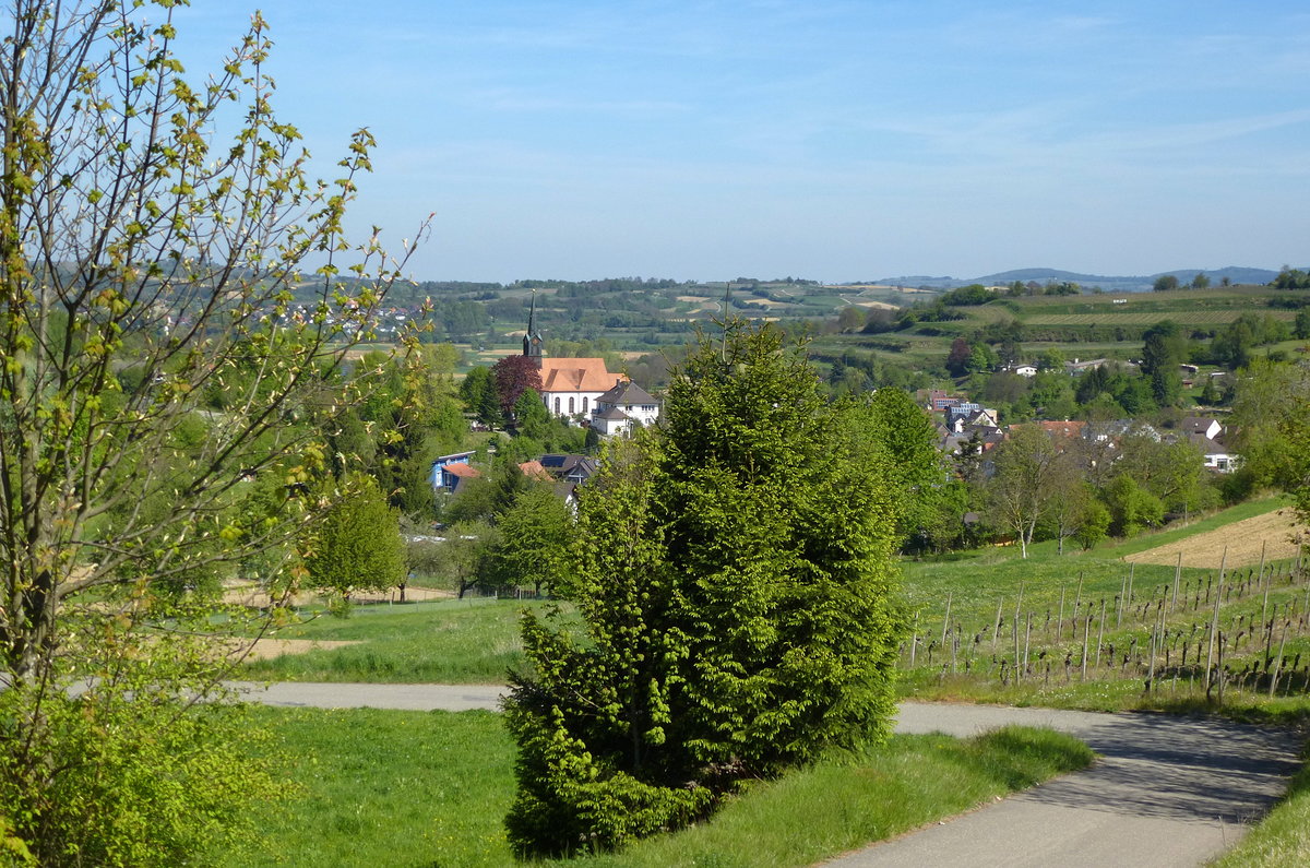 Blick über die Vorbergzone des Schwarzwaldes mit dem Ort Nordweil im Vordergrund, April 2017