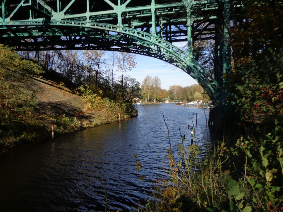 Blick unter die St��enseebr�cke (Heerstra�e) von der Havelchaussee aus gesehen (31.10.13).