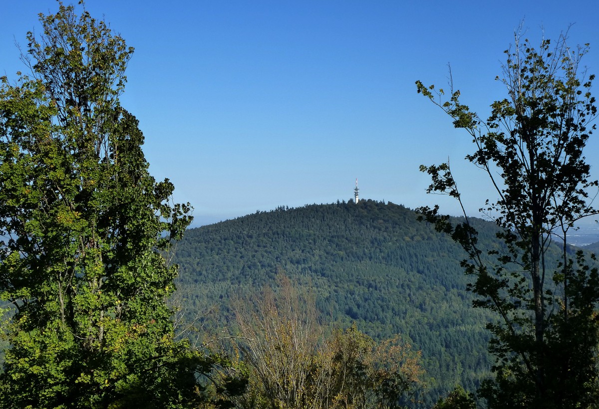Blick von der Yburg zum 525m hohen Fremersberg bei Baden-Baden, Sept.2015
