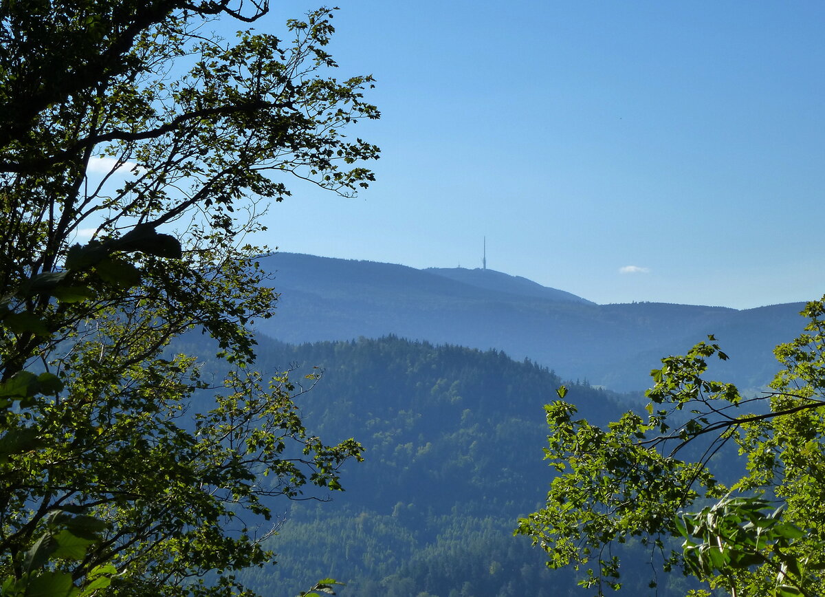 Blick von der Yburg zur Hornisgrinde 1164m, höchster Berg des nördlichen Schwarzwaldes, Sept.2015