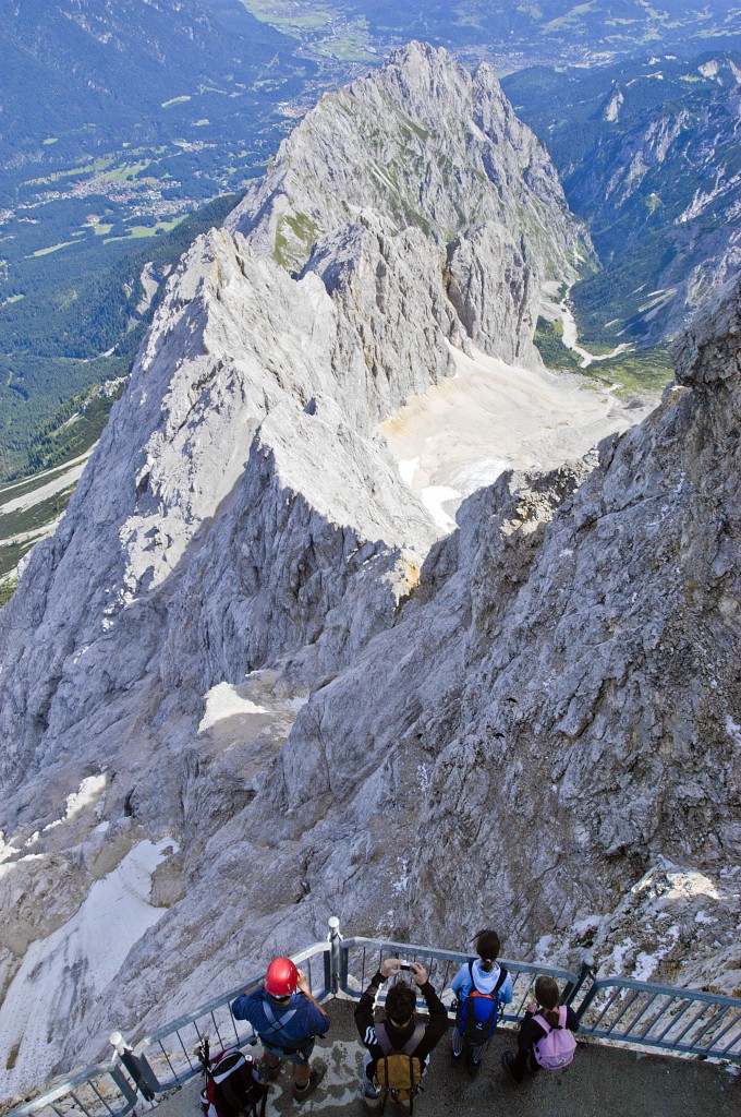 Blick von Zugspitze in nördlicher Richtung. Aufnahme: August 2008.