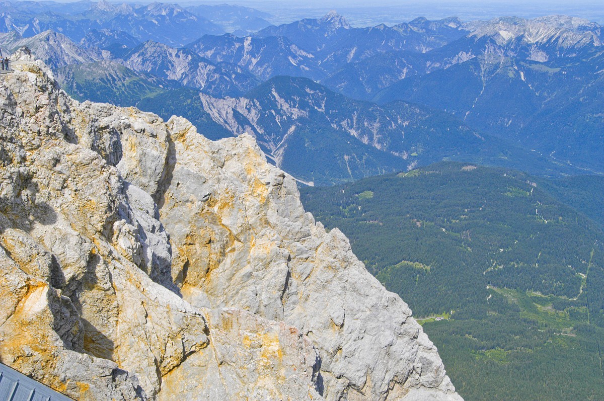 Blick von Zugspitze in nord-westlicher Richtung. Aufnahme: August 2008.