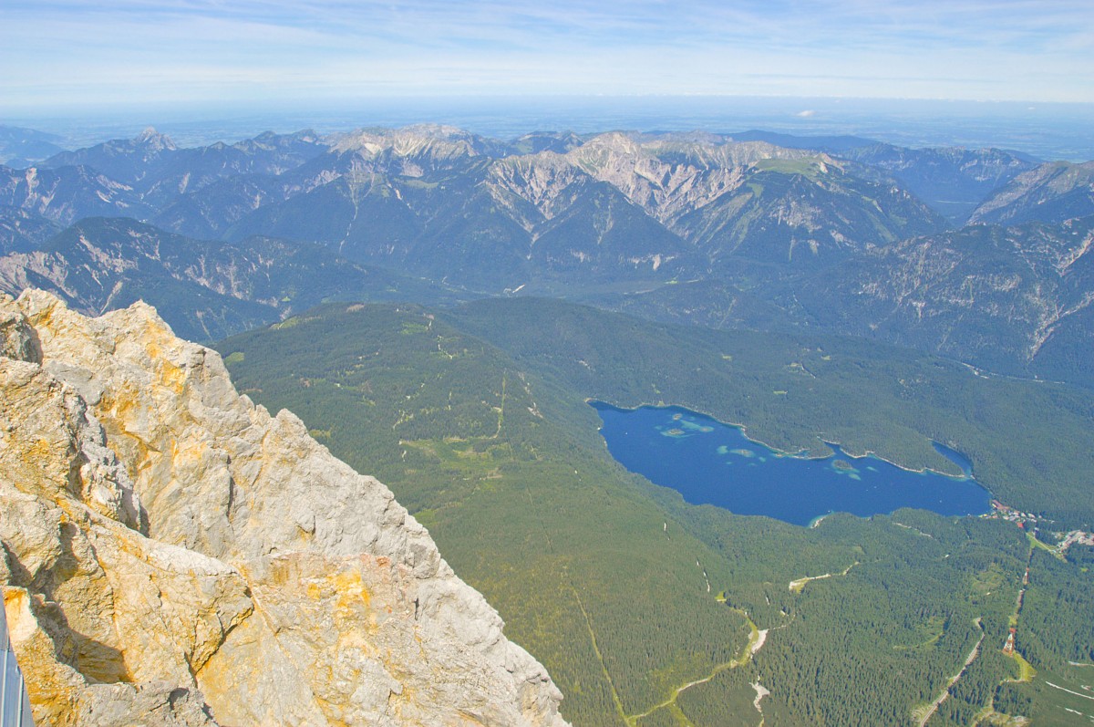 Blick von Zugspitze in nordwestlicher Richtung. Aufnahme: August 2008. 