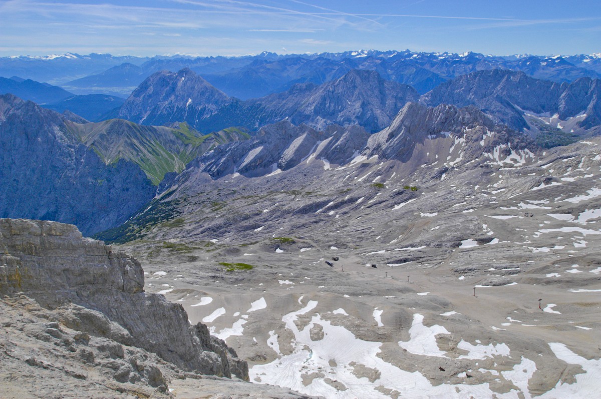 Blick von Zugspitze in süd-östlicher Richtung. Aufnahme: August 2008.