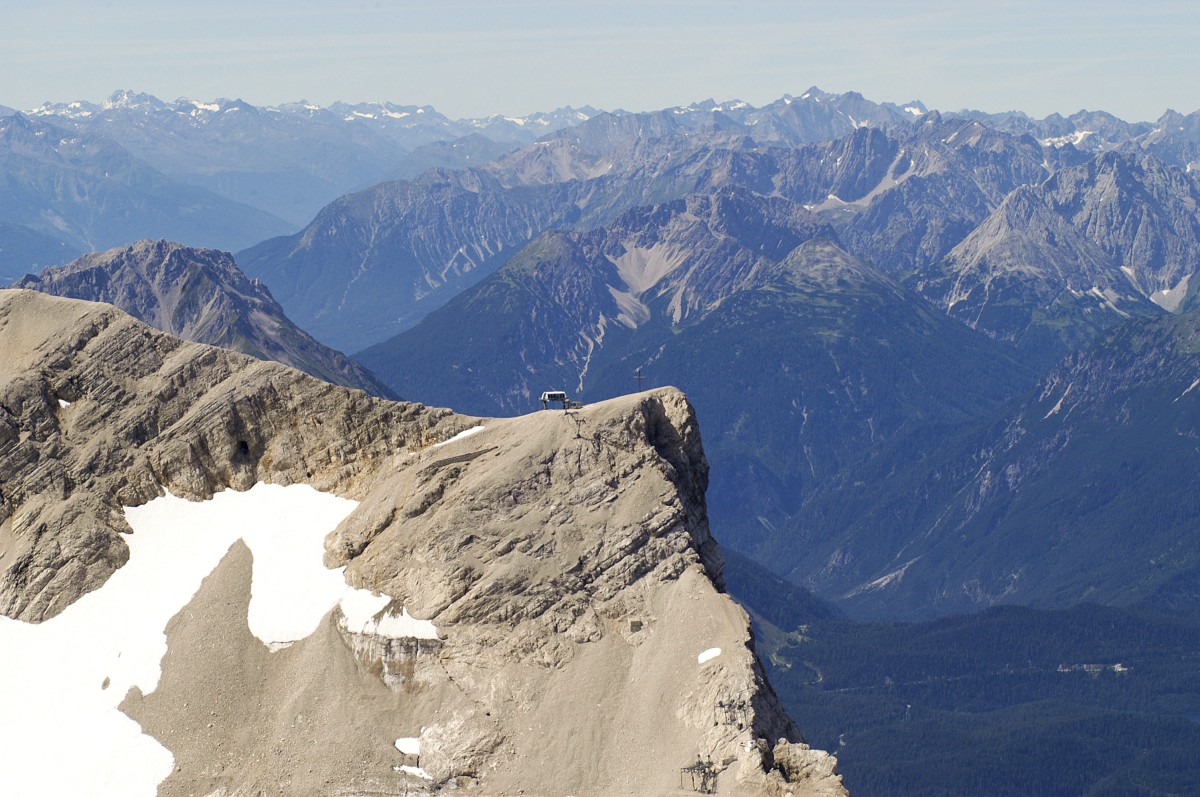 Blick von Zugspitze in südlicher Richtung (Österreich). Aufnahme: August 2008.