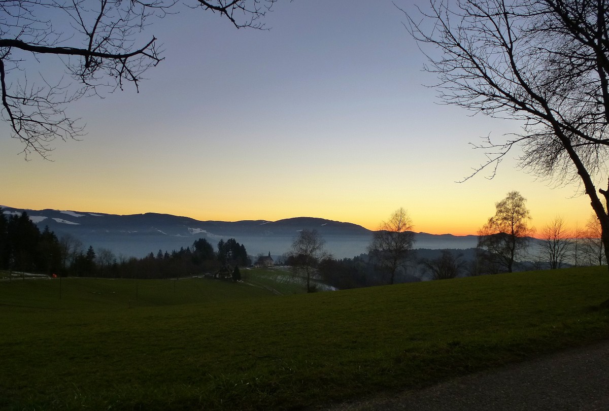 Blick zur Wallfahrtskapelle  Maria Lindenberg  bei St.Peter/Schwarzwald beim Sonnenuntergang, Dez.2013