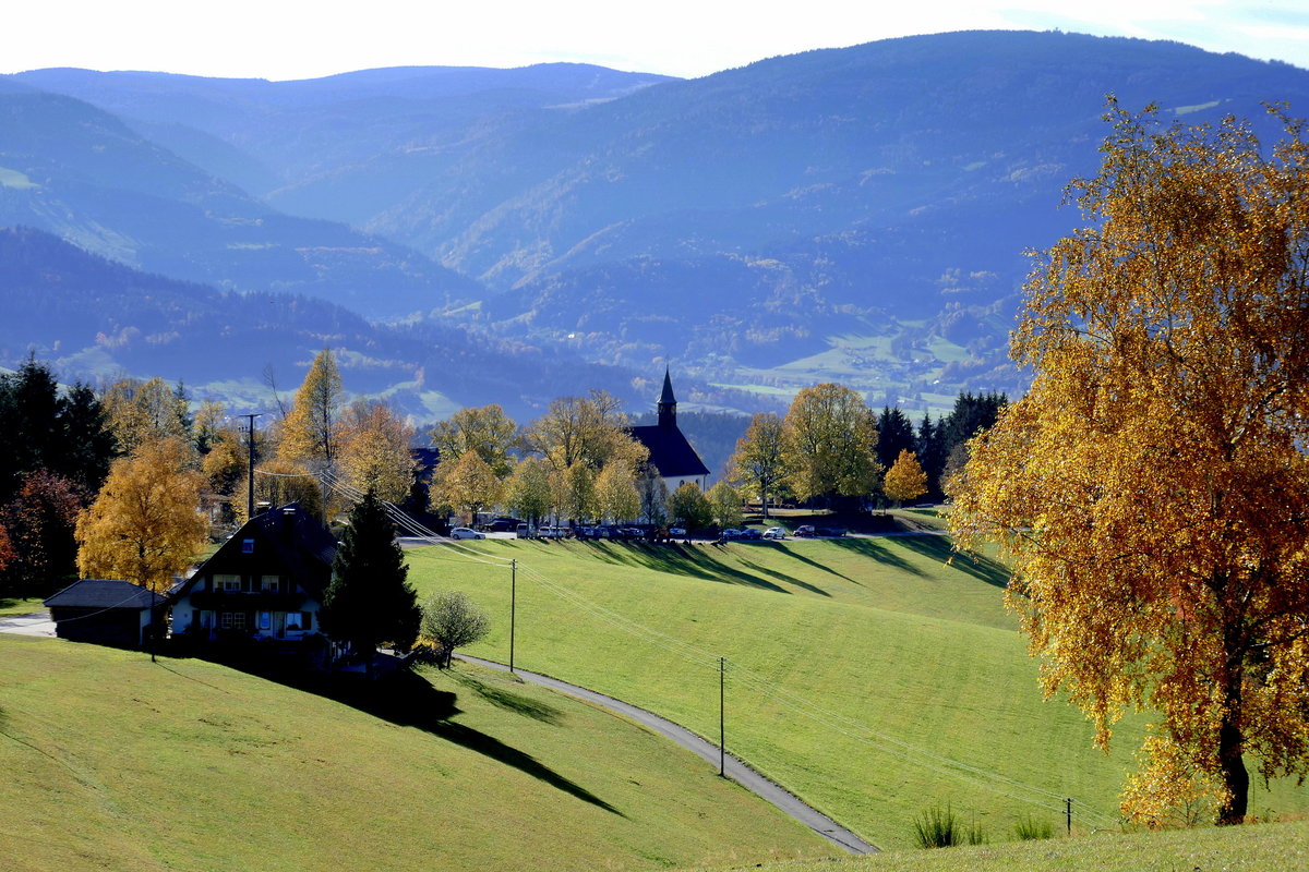 Blick zur Wallfahrtskirche auf dem Lindenberg bei St.Peter im Schwarzwald, Nov.2018