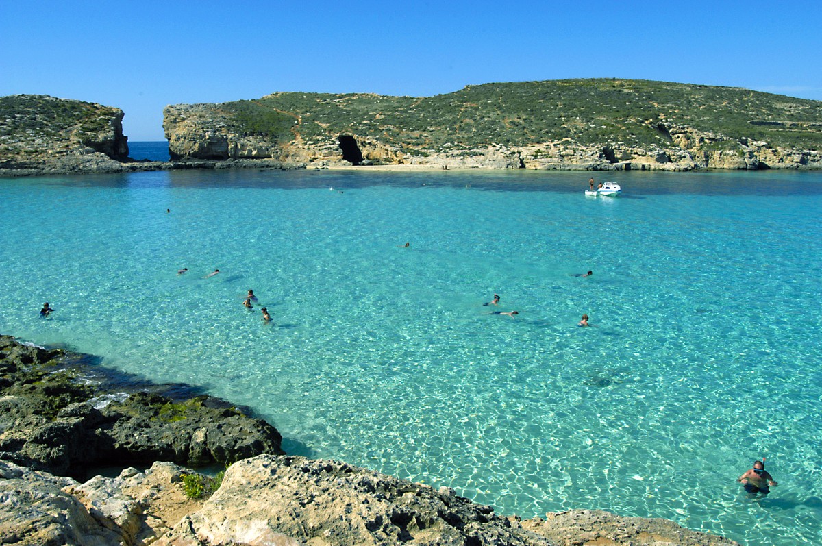 Blue Lagoon an der Insel Comino - Malta. Aufnahme: Oktober 2006.