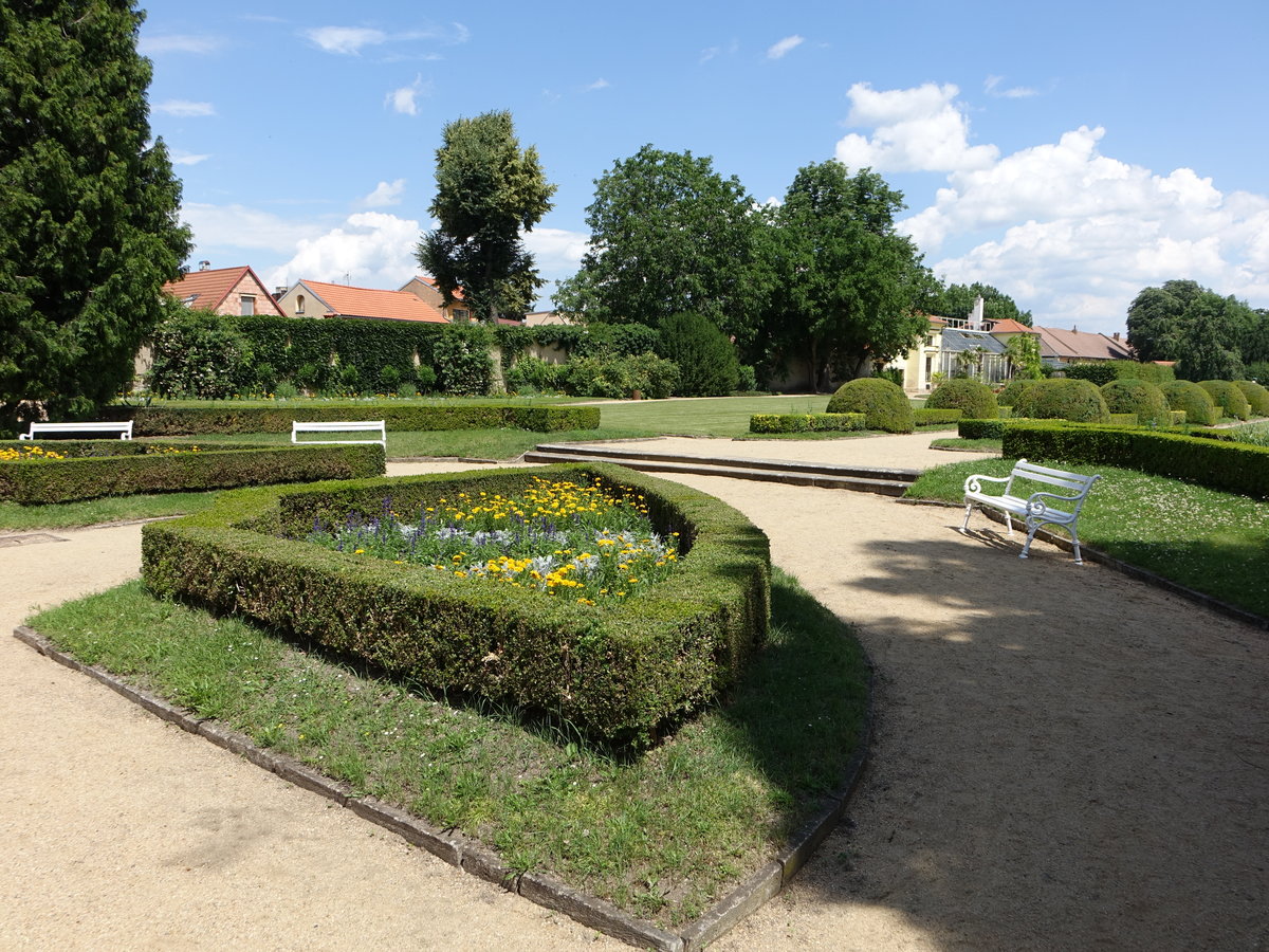 Blumenbeete im Schloßpark Libochovice, Ústecký kraj (27.06.2020)