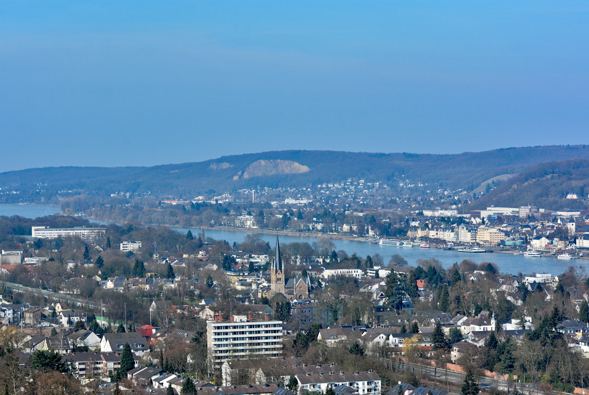 Bonn-Mehlem, Rhein, Königswinter und am Horizont die Basaltfelsen von Bonn-Oberkassel - 14.03.2016