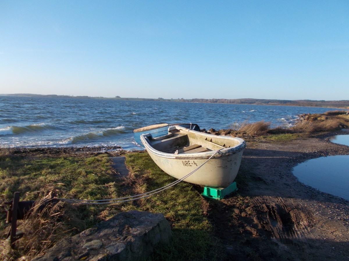 Boot am Strand von Neu Reddevitz am 17.Januar 2015.