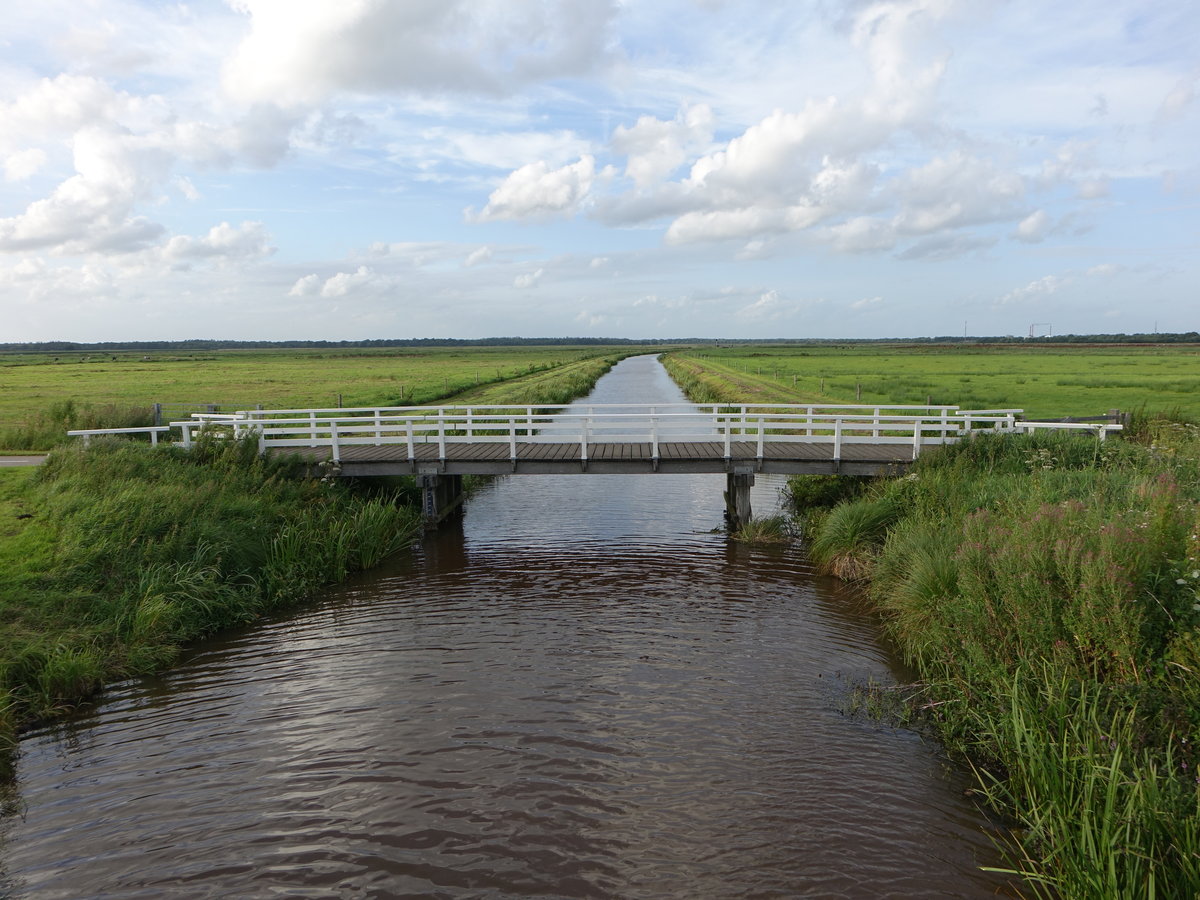 Brücke über den Kanal Grote Diep bei Een, Provinz Drente (28.07.2017)