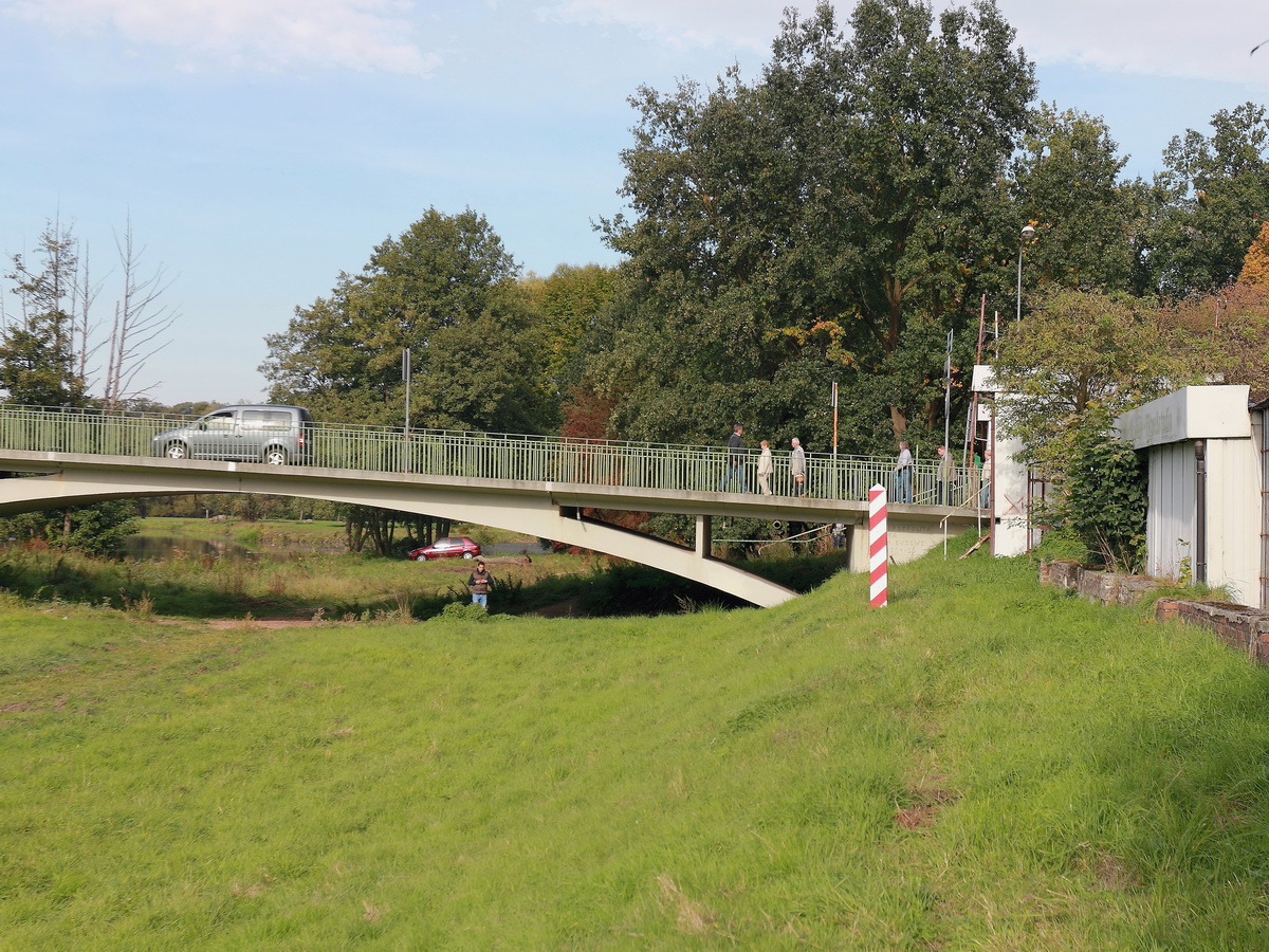 Brücke über die Lausitzer Neiße am Grenzübergang zwischen Bad Muskau und Lugknitz  am 03. Oktober 2015.