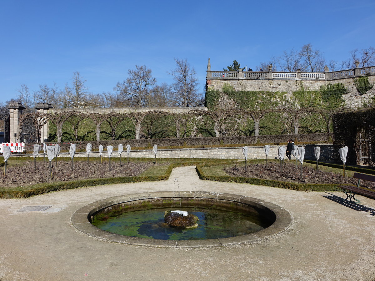 Brunnen im Hofgarten bei der Residenz in Würzburg (21.02.2021)